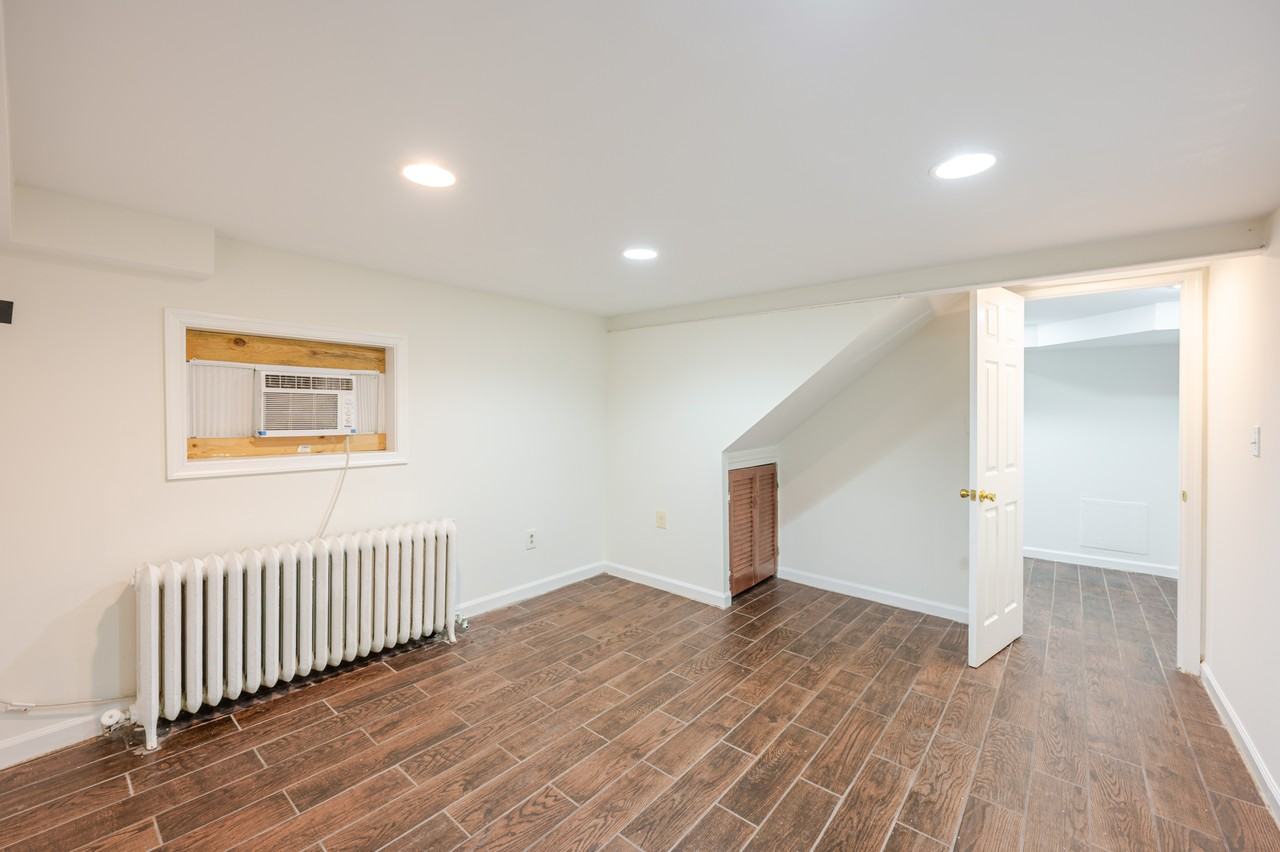 1617 Monroe St Ne - Photo 7 of 50