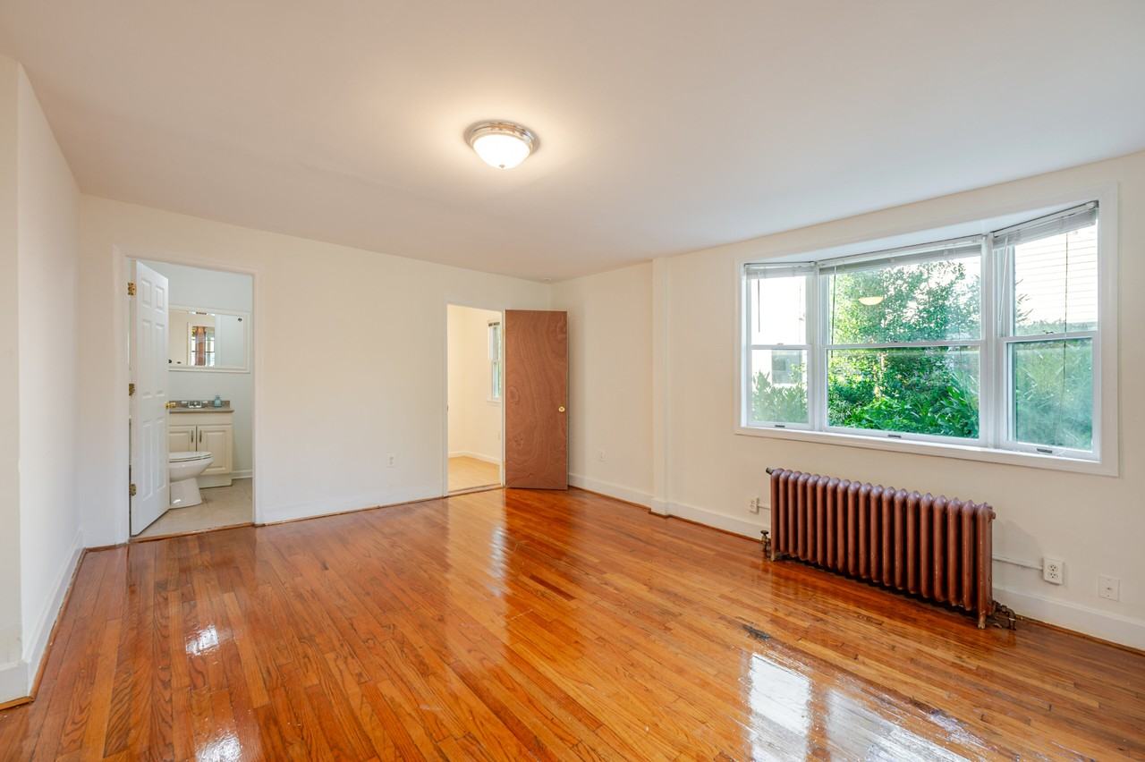1617 Monroe St Ne - Photo 4 of 50