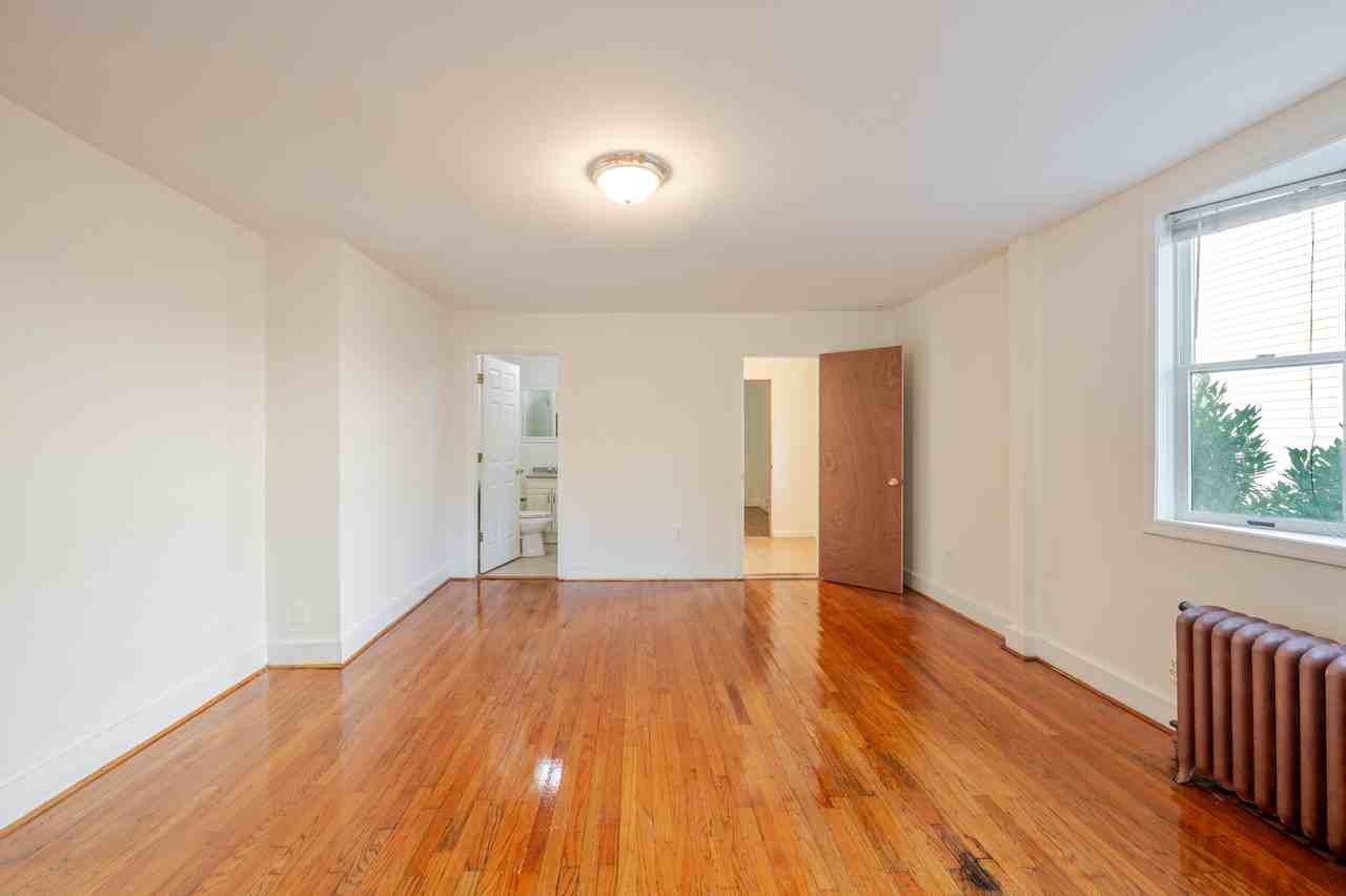 1617 Monroe St Ne - Photo 5 of 50