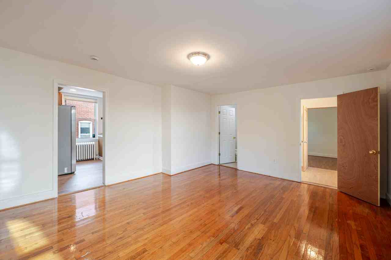 1617 Monroe St Ne - Photo 6 of 50