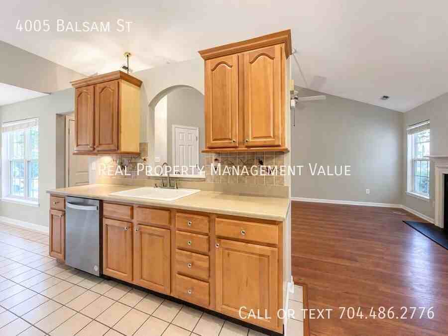 4005 Balsam St - Photo 6 of 23