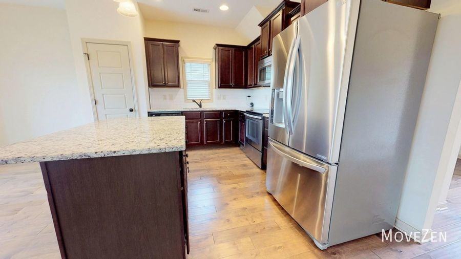 143 Balboa Pkwy - Photo 2 of 33