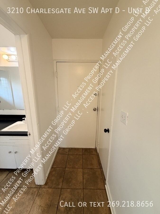 3210 Charlesgate Ave Sw Apt D #D - Photo 2 of 22