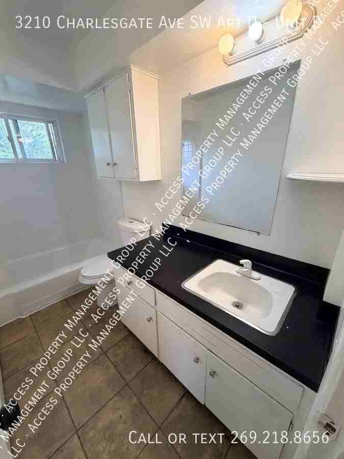 3210 Charlesgate Ave Sw Apt D #D - Photo 3 of 22