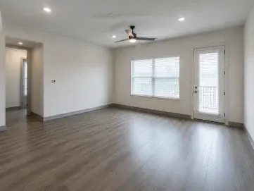 1025 S Post Oak Ln - Photo 2 of 4
