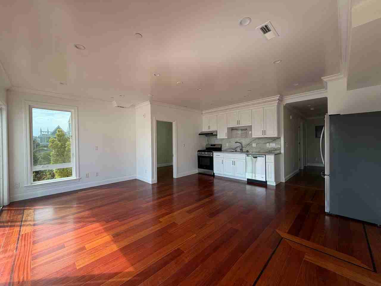 261C Dolores St - Photo 6 of 30