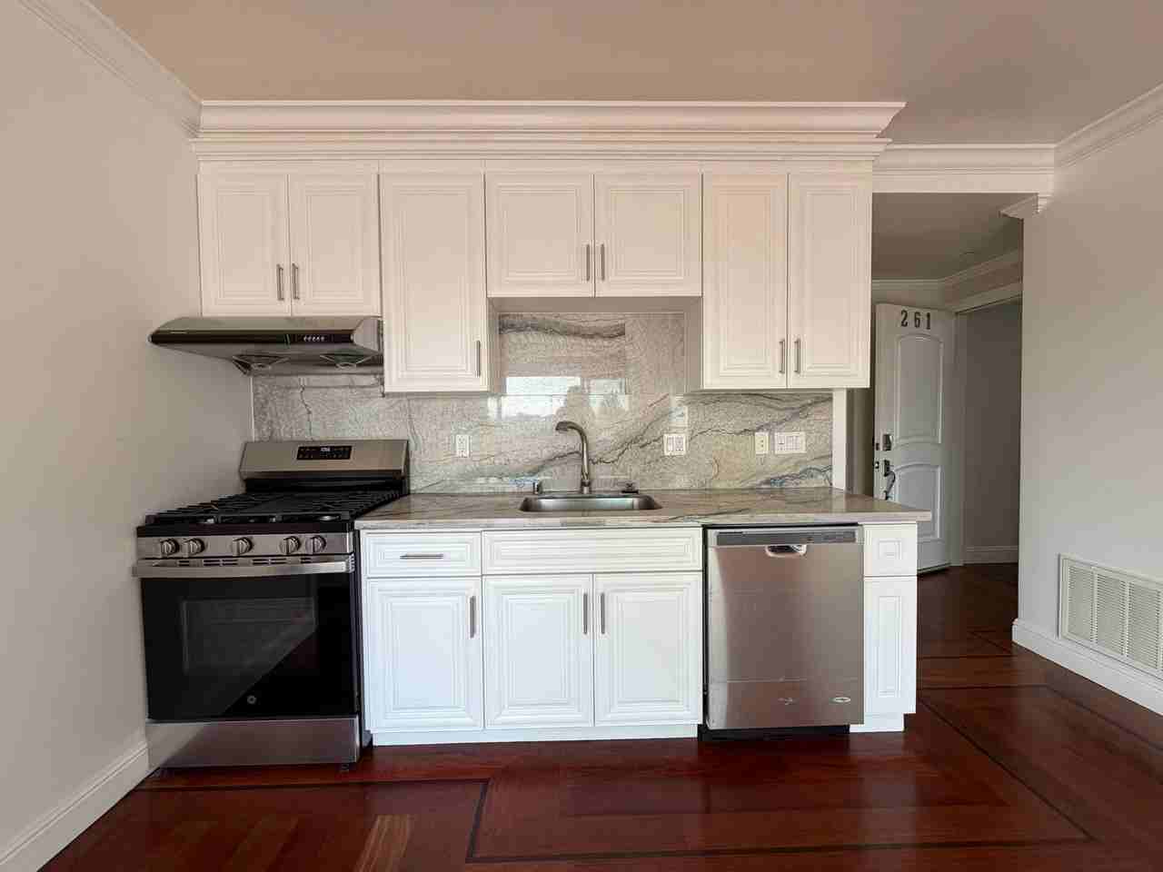 261C Dolores St - Photo 4 of 30