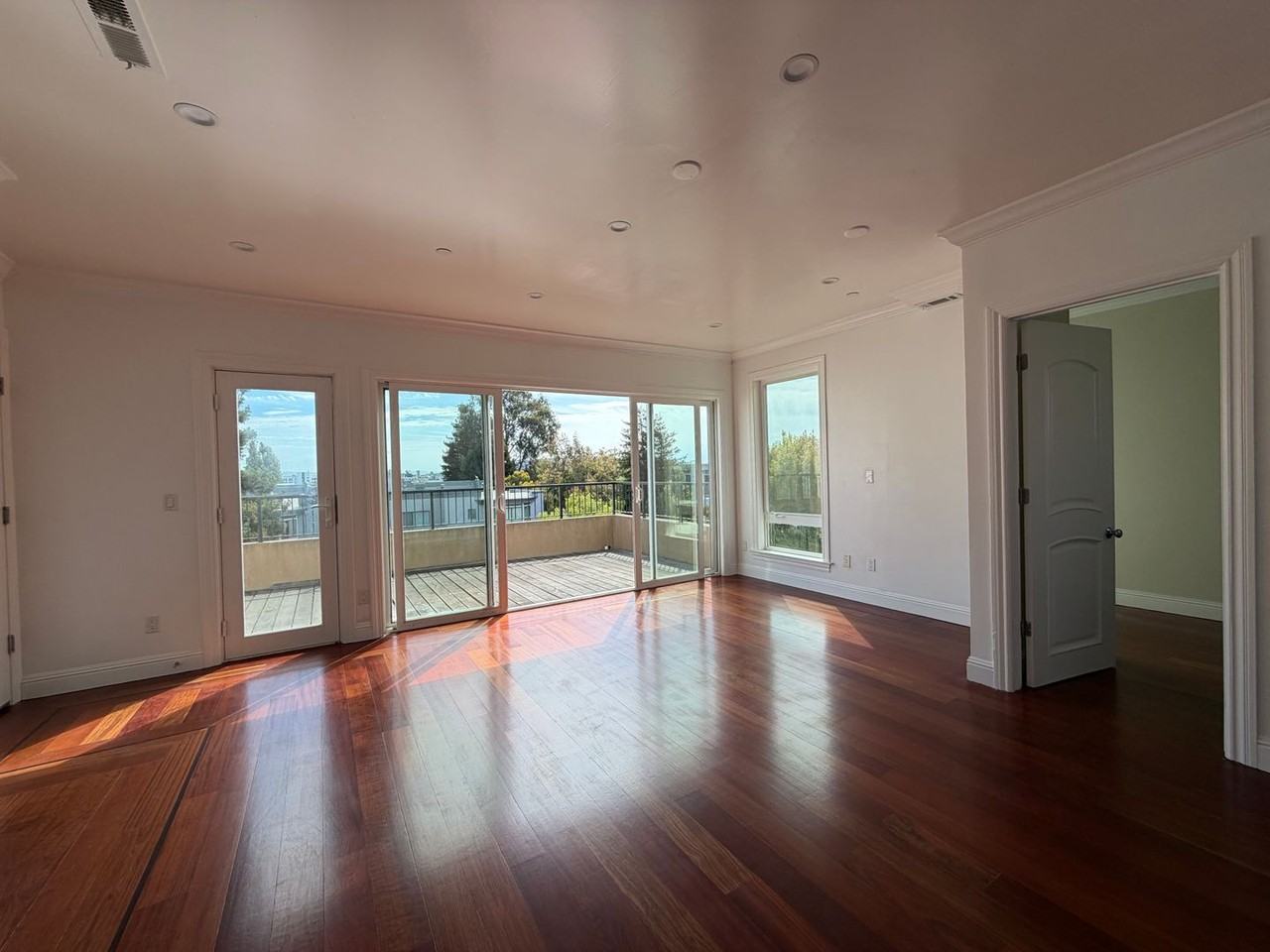 261C Dolores St - Photo 3 of 30
