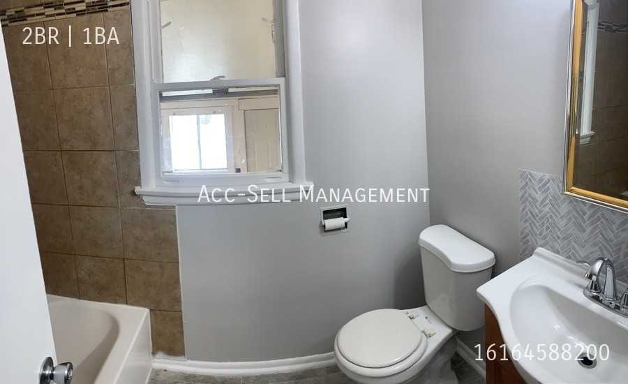 1013 Powers Ave Nw - Photo 5 of 11