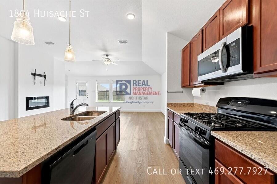 1804 Huisache St - Photo 3 of 42