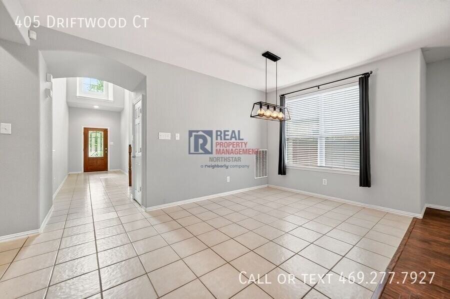 405 Driftwood Ct - Photo 4 of 44