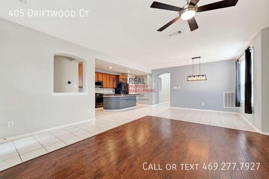 405 Driftwood Ct - Photo 7 of 44
