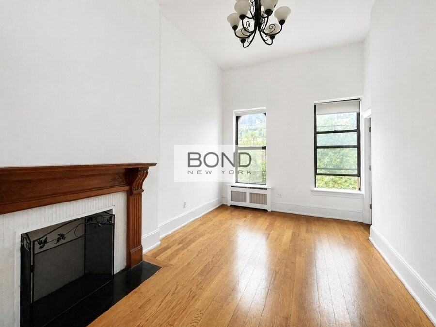 49 W 74th St #PH - Photo 2 of 11