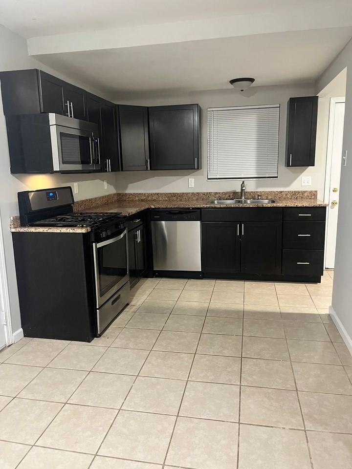 810 Jacobs Ln - Photo 2 of 8