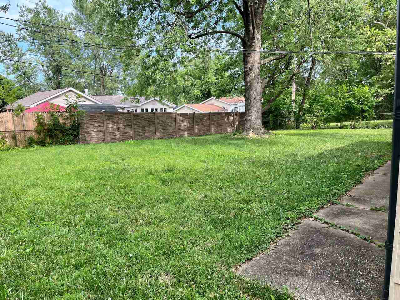 810 Jacobs Ln - Photo 3 of 8