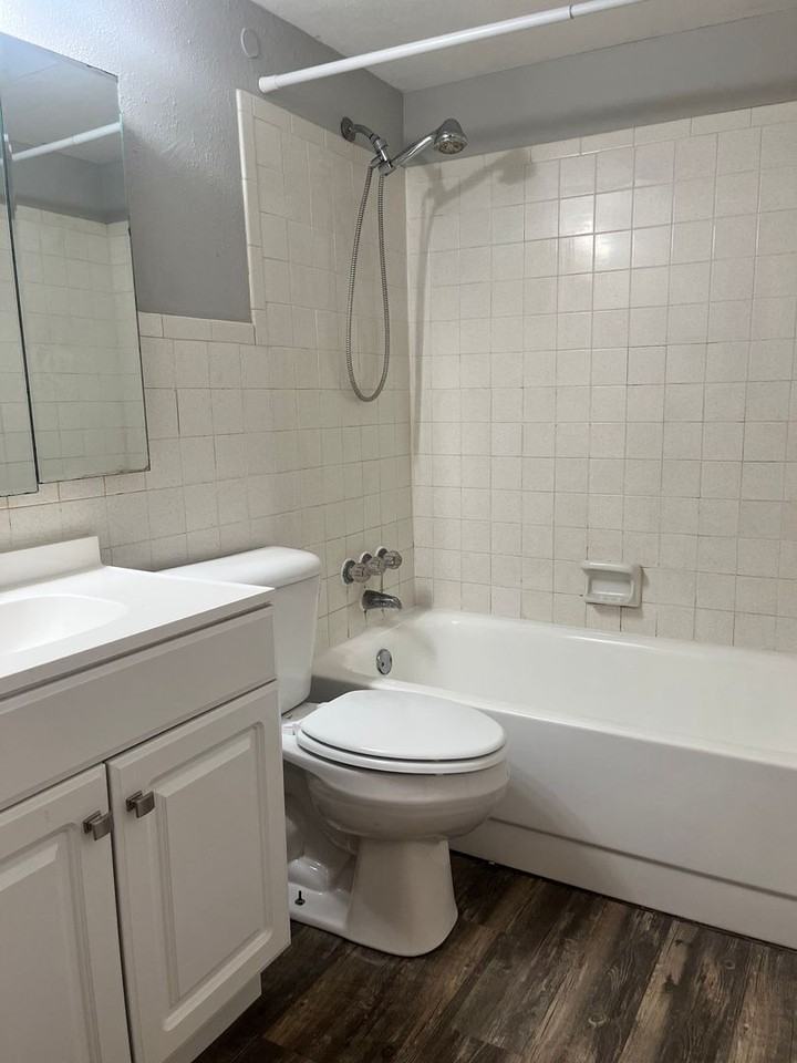 810 Jacobs Ln - Photo 4 of 8