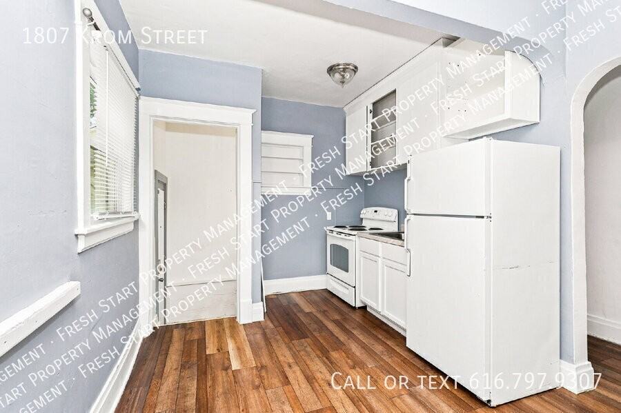 1807 Krom St - Photo 2 of 9