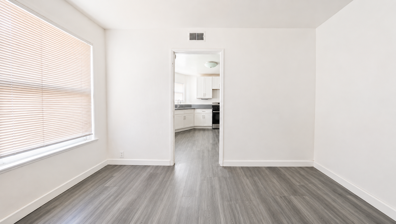 1114 S Atlantic Blvd - Photo 2 of 9