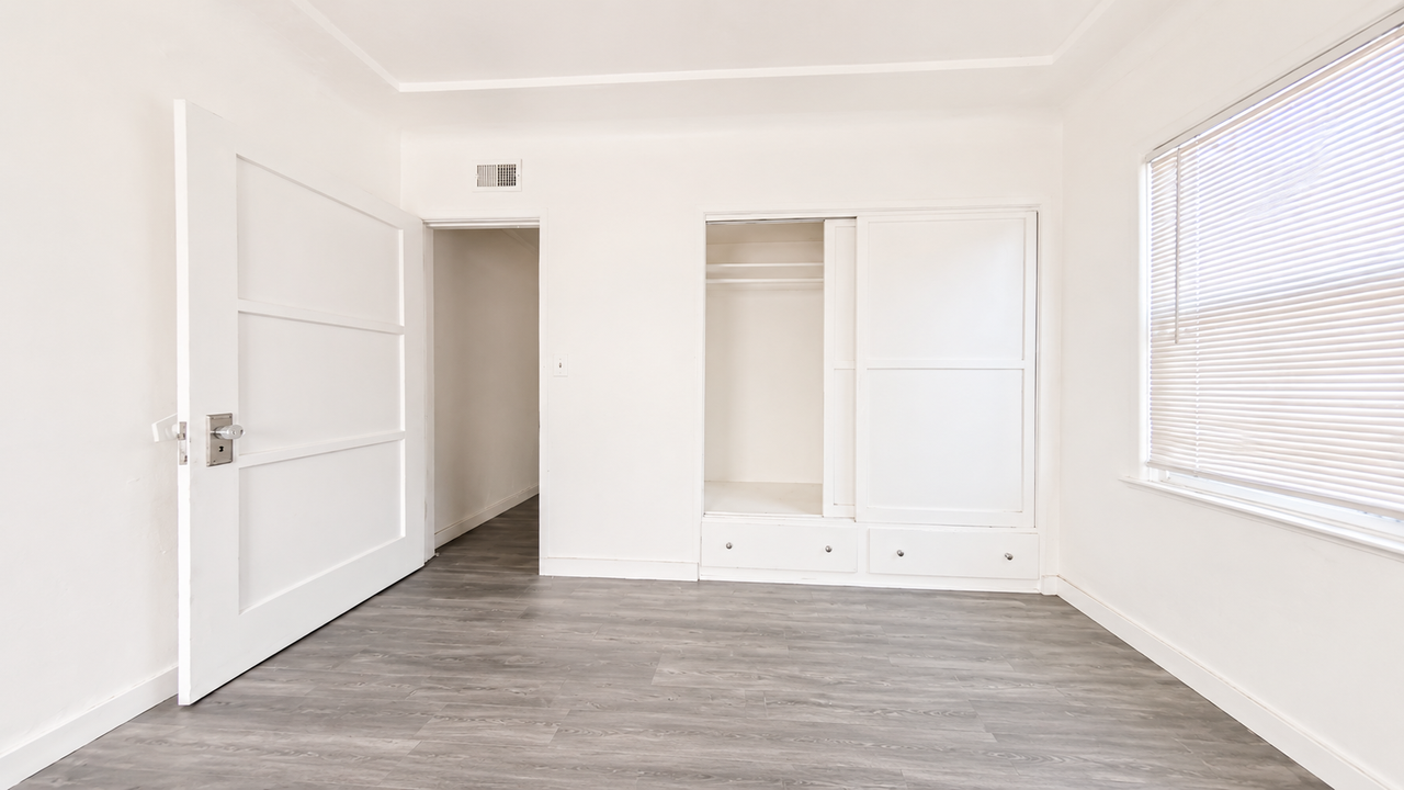1114 S Atlantic Blvd - Photo 3 of 9