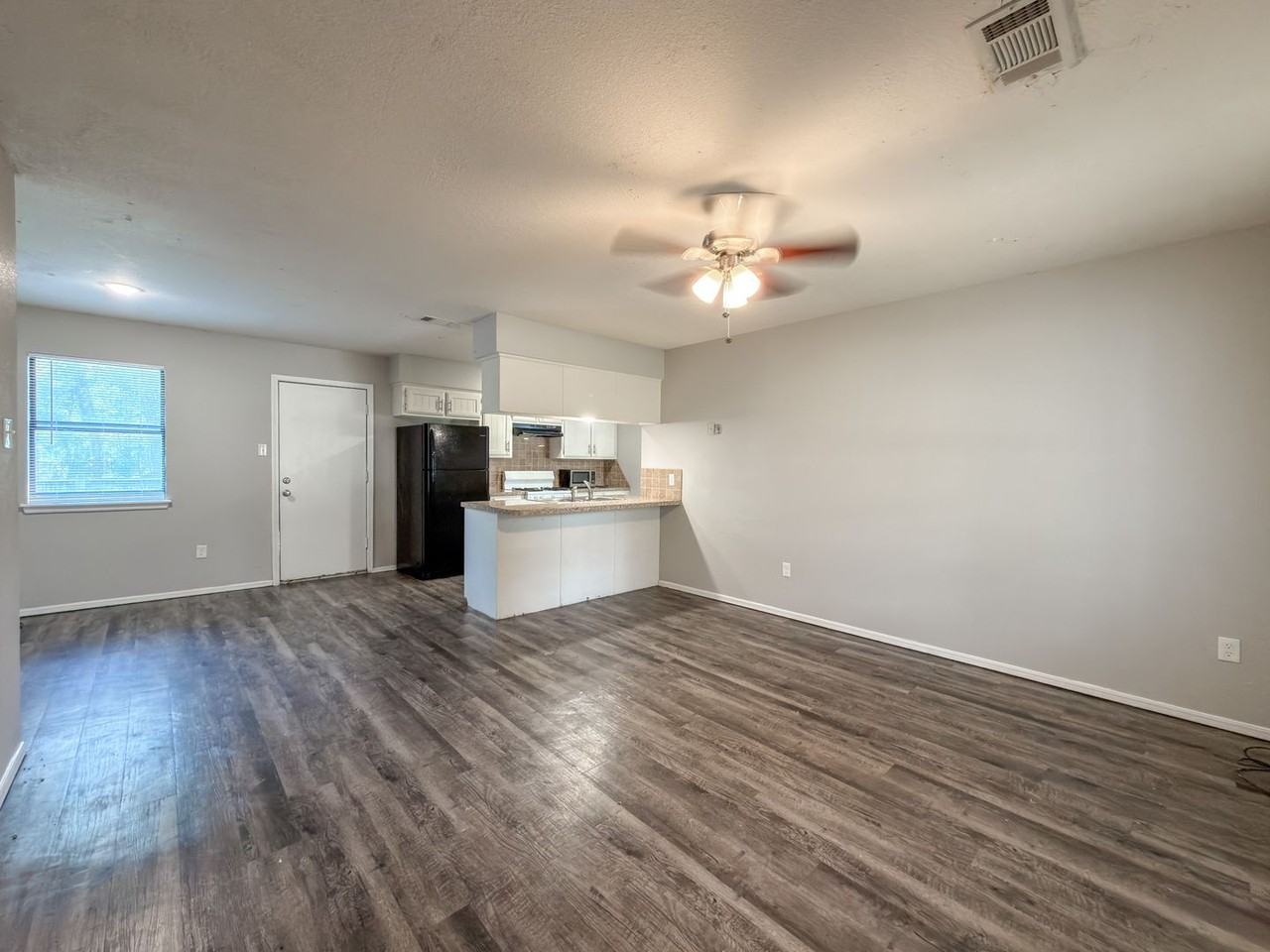 1139 W Denver St - Photo 2 of 14
