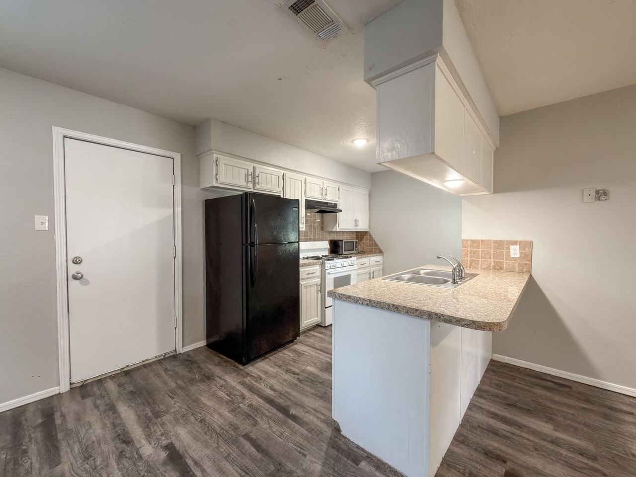 1139 W Denver St - Photo 5 of 14