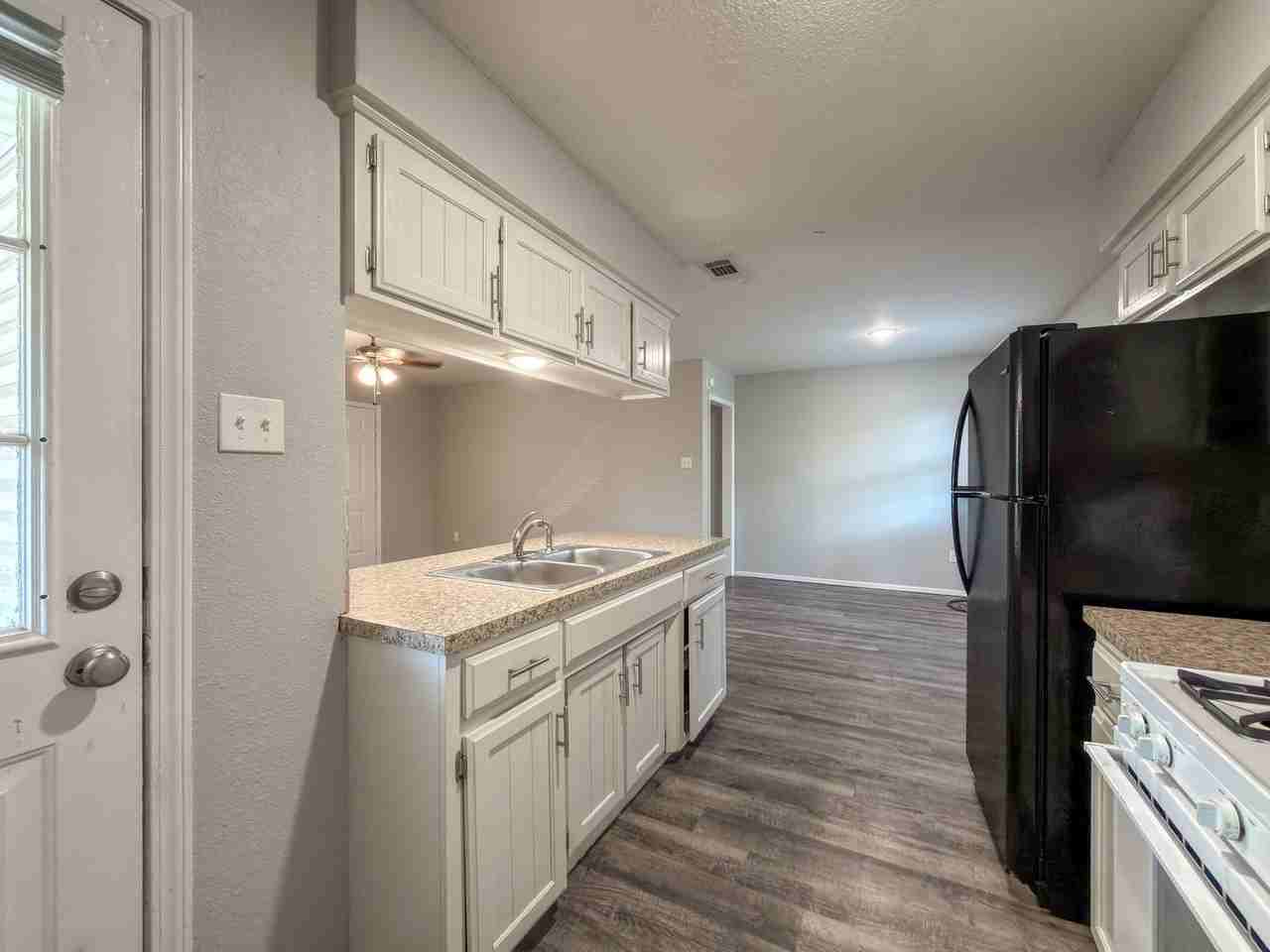 1139 W Denver St - Photo 6 of 14