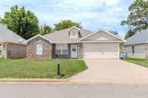 featured image of 2220 Ridgeway Ln