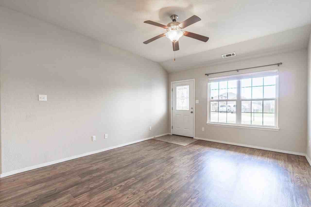 2220 Ridgeway Ln - Photo 2 of 18