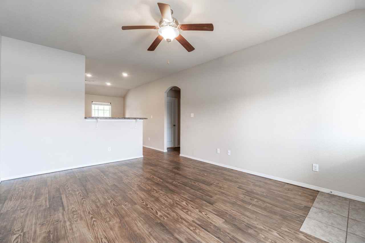 2220 Ridgeway Ln - Photo 3 of 18