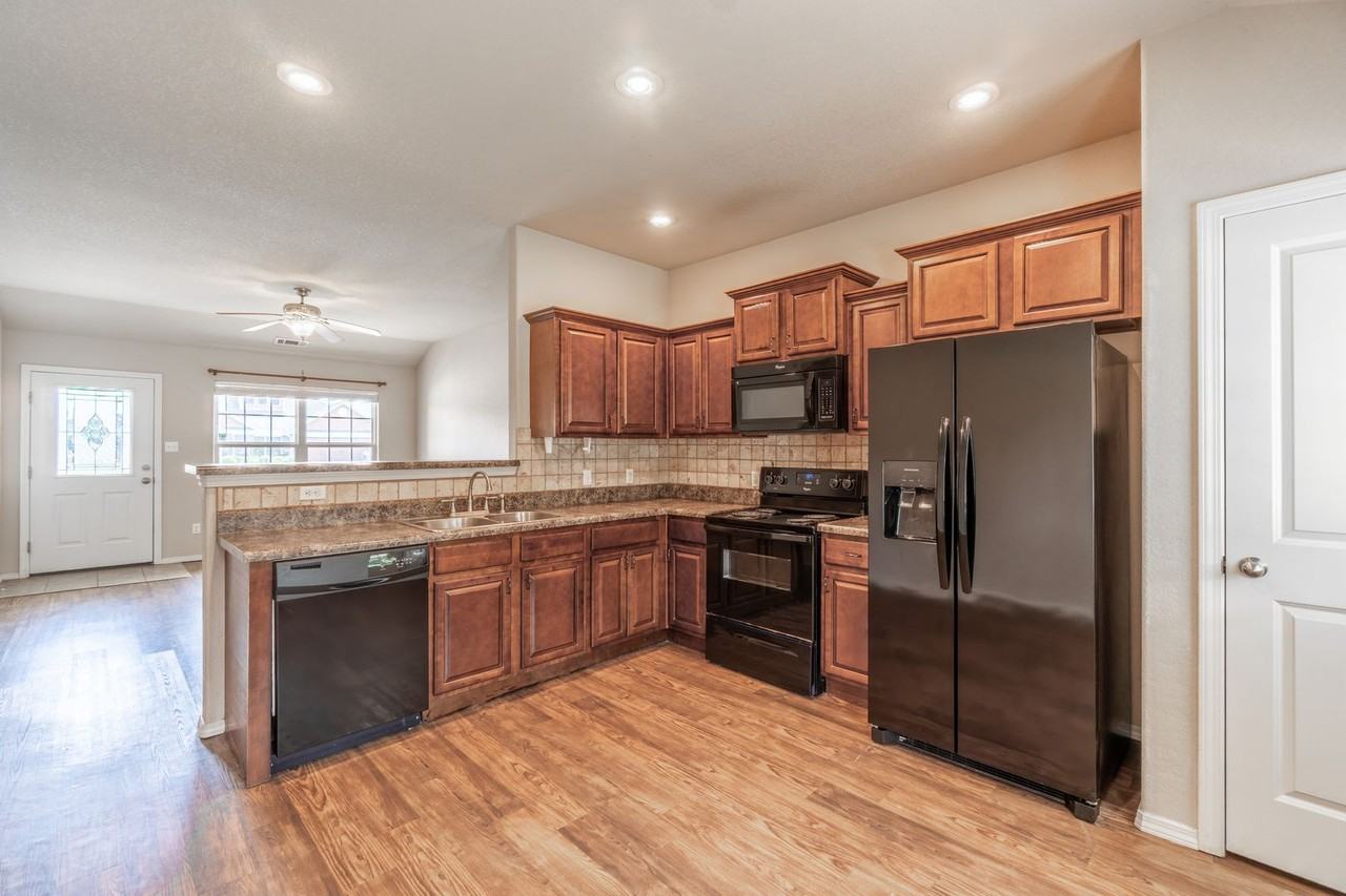 2220 Ridgeway Ln - Photo 5 of 18
