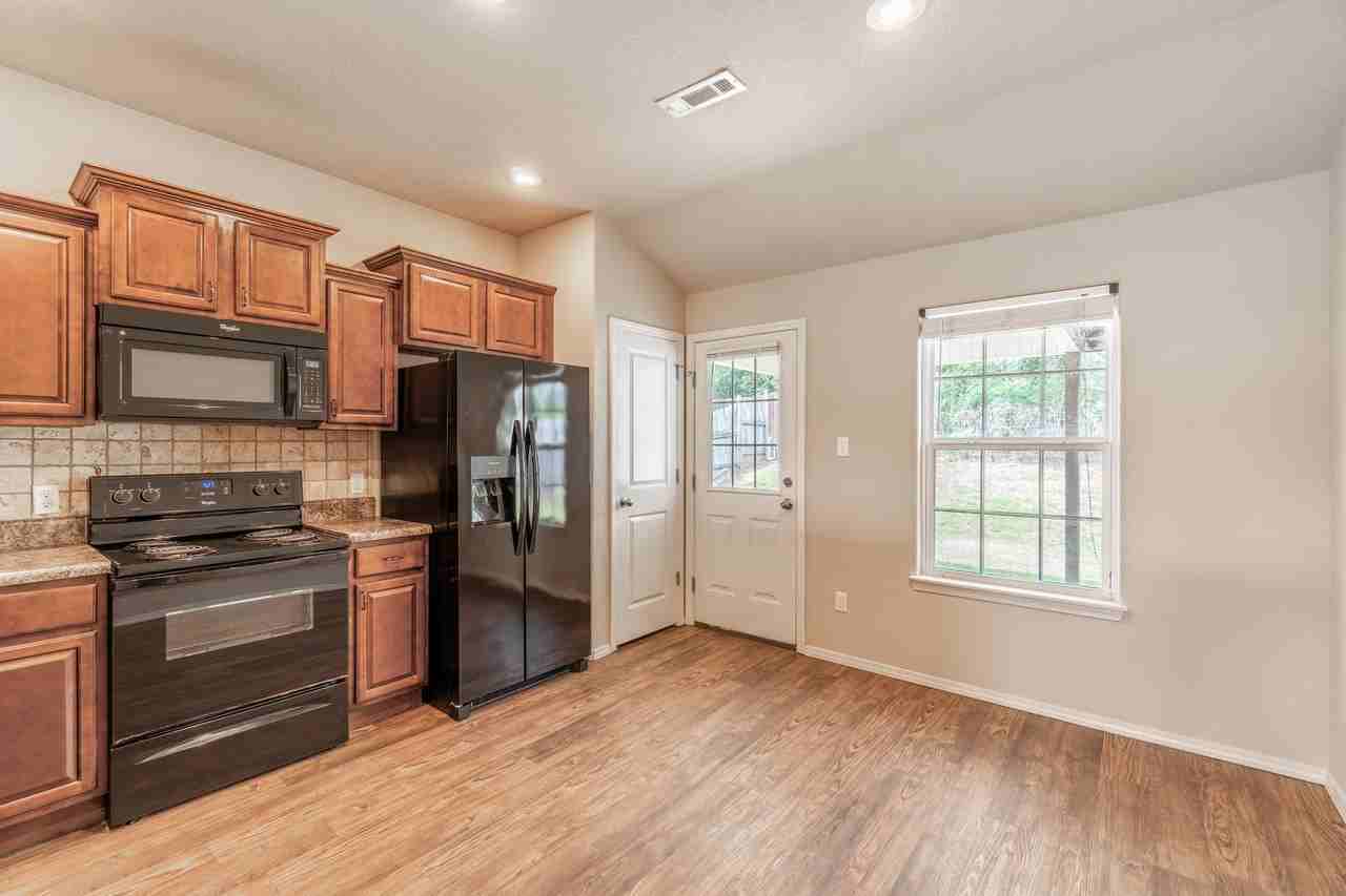 2220 Ridgeway Ln - Photo 6 of 18