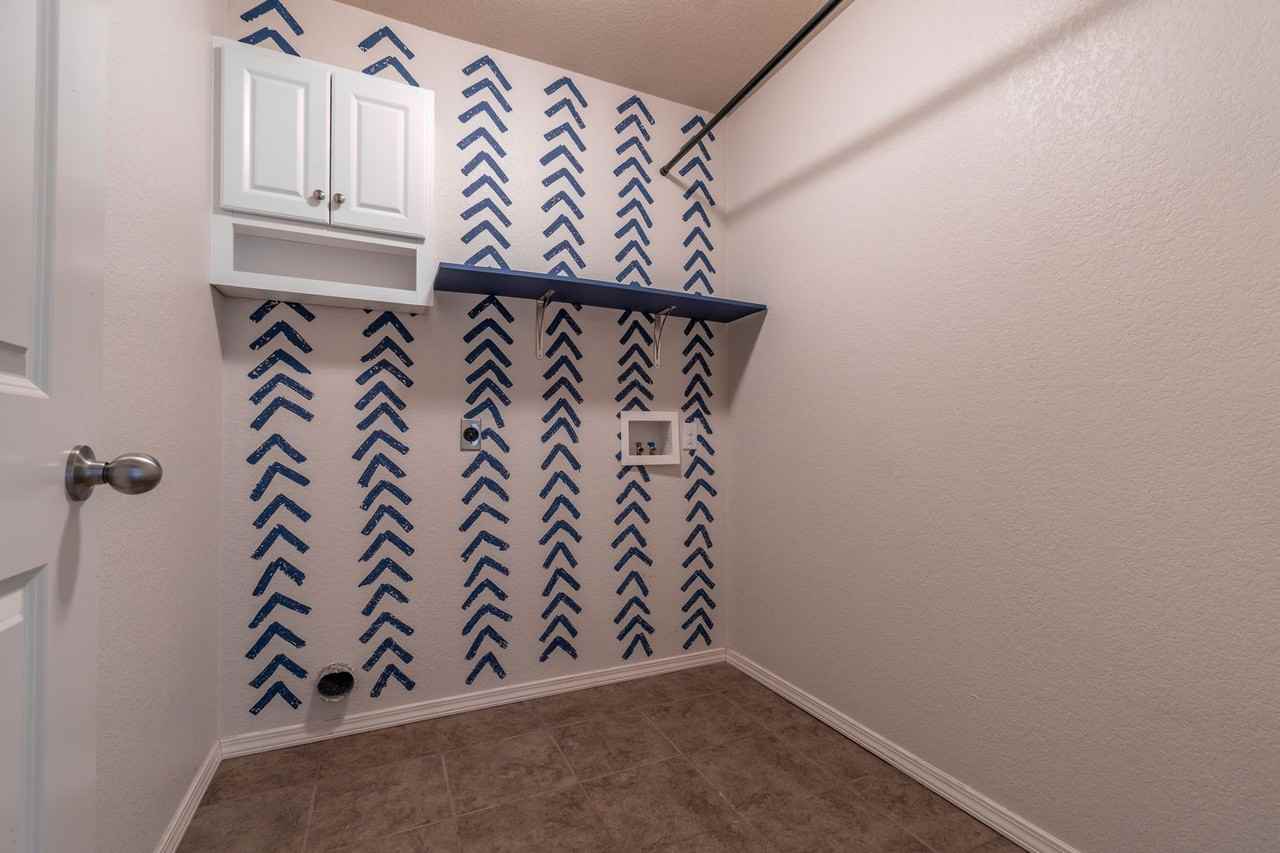 2220 Ridgeway Ln - Photo 7 of 18