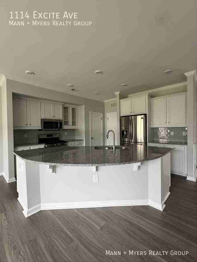 1114 Excite Ave - Photo 2 of 26