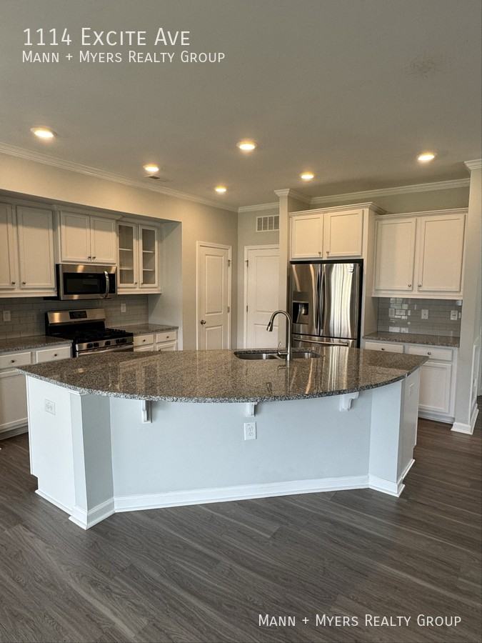 1114 Excite Ave - Photo 4 of 26