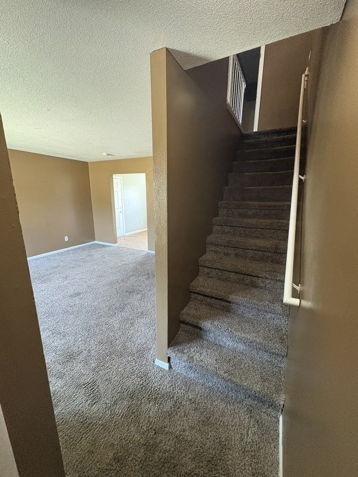 612 Mckinley Ave - Photo 3 of 20
