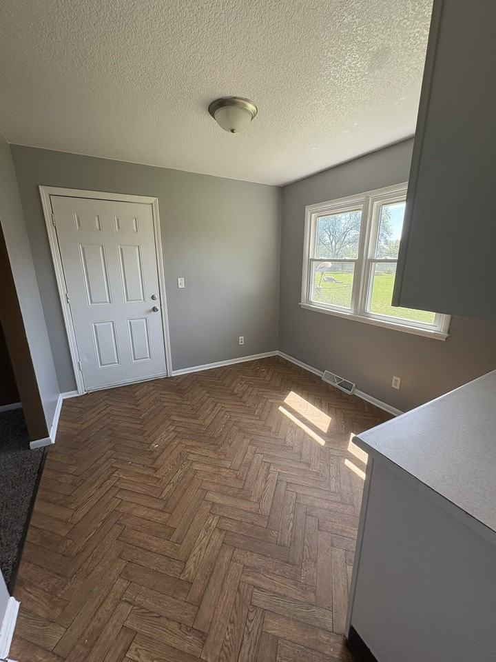 612 Mckinley Ave - Photo 7 of 20