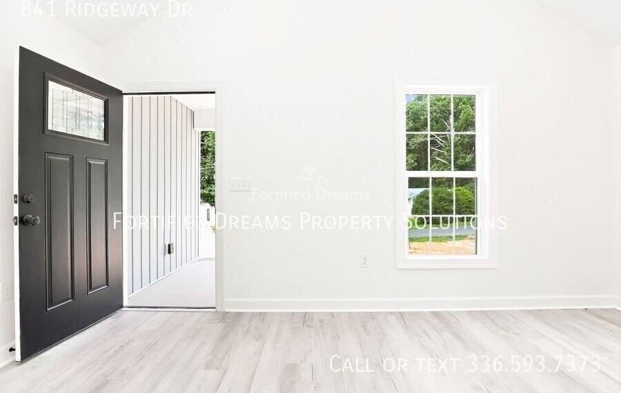 841 Ridgeway Dr - Photo 2 of 12
