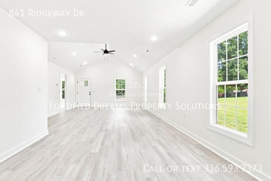 841 Ridgeway Dr - Photo 4 of 12