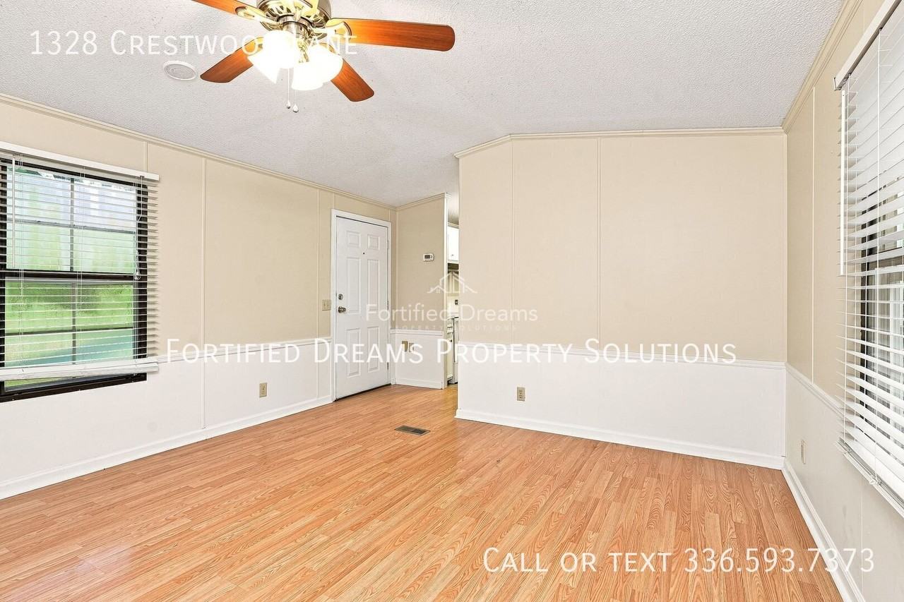 1328 Crestwood Ln - Photo 2 of 15