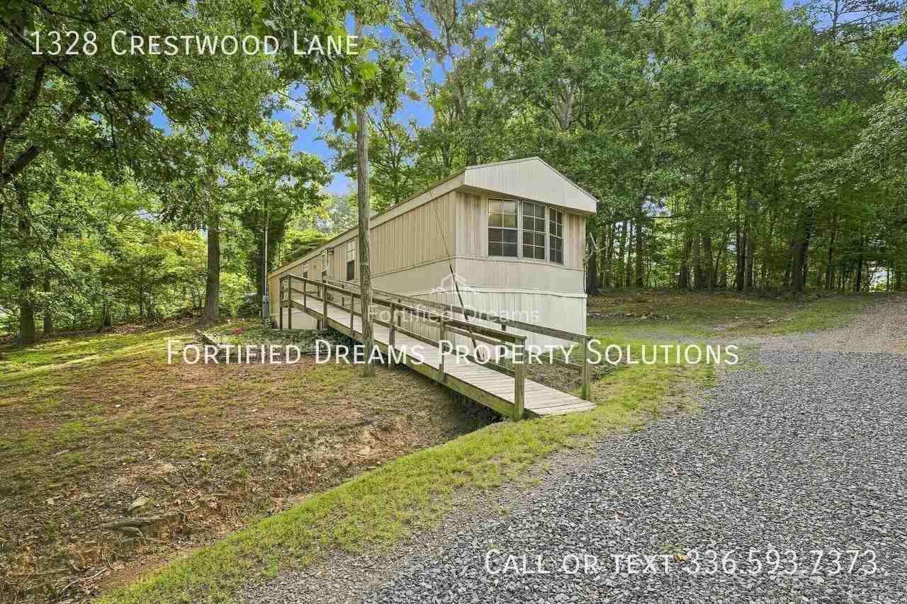 1328 Crestwood Ln - Photo 3 of 15