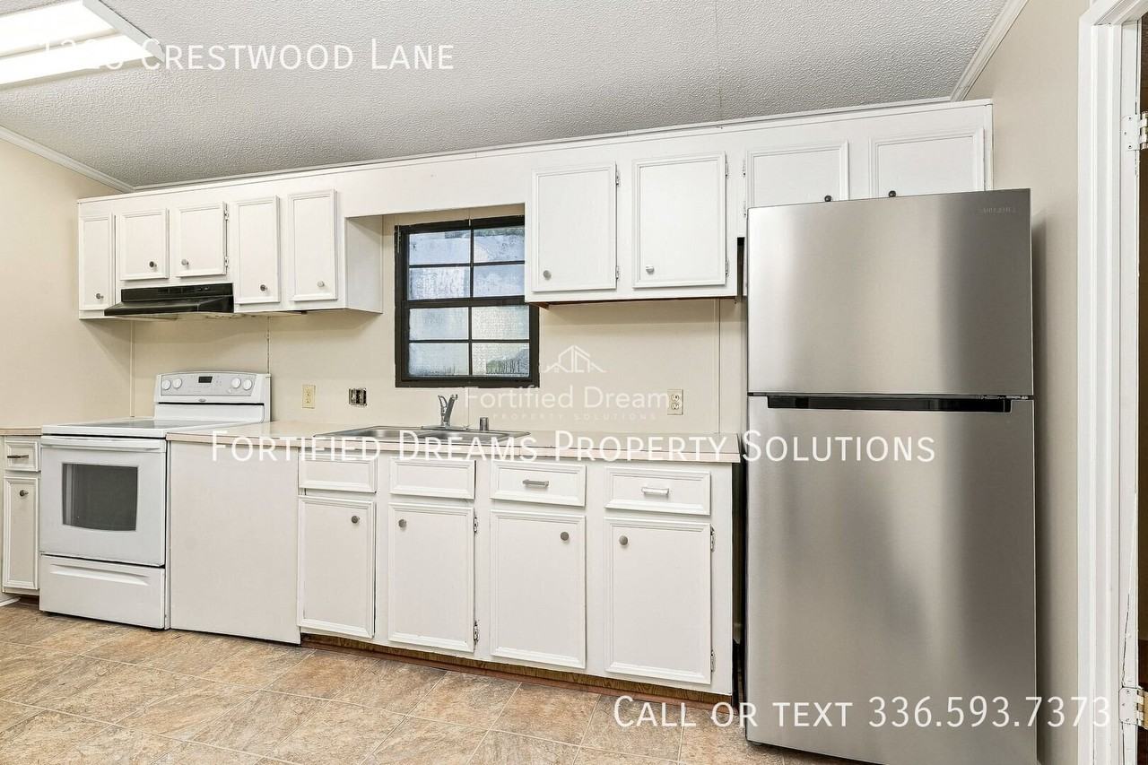 1328 Crestwood Ln - Photo 5 of 15