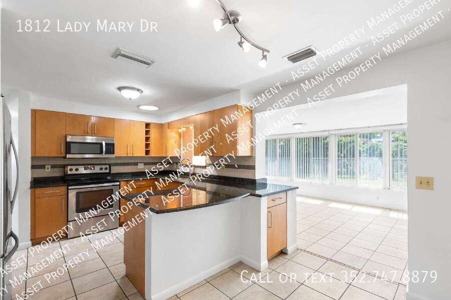 1812 Lady Mary Dr - Photo 2 of 35