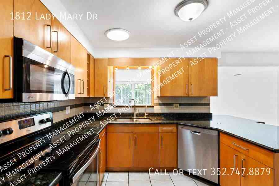 1812 Lady Mary Dr - Photo 3 of 35