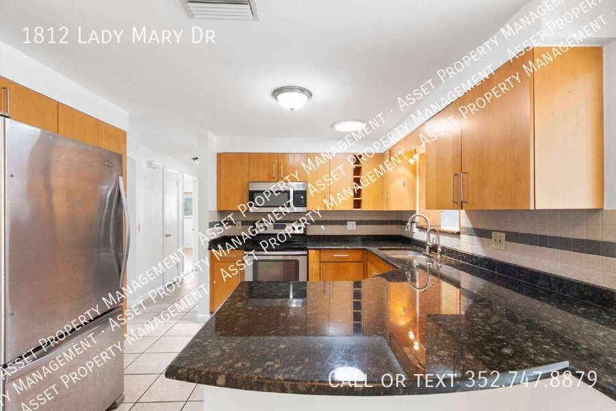 1812 Lady Mary Dr - Photo 4 of 35