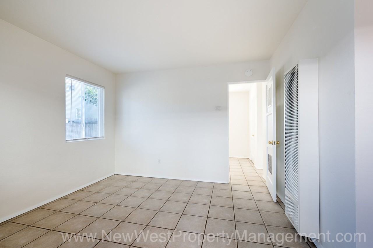 553 22nd St - Photo 3 of 14