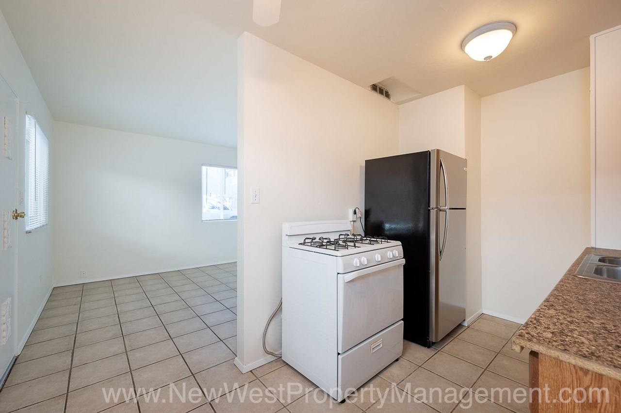 553 22nd St - Photo 6 of 14
