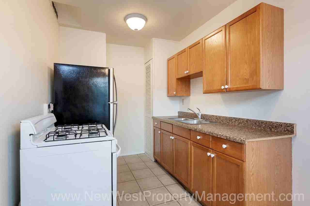 553 22nd St - Photo 7 of 14