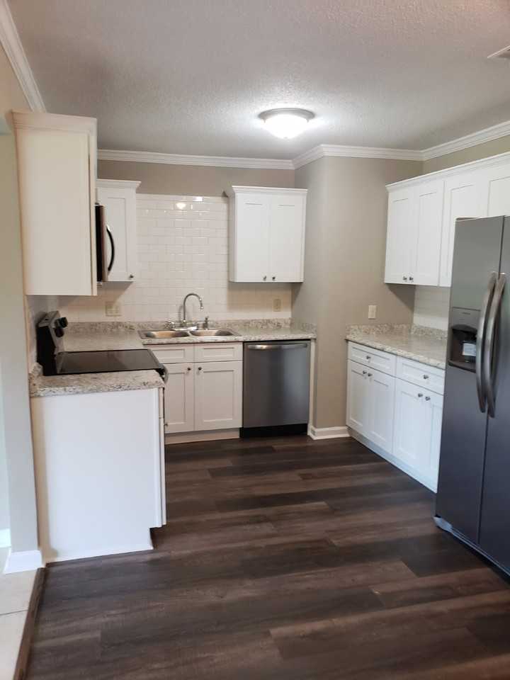 646 Lee Rd - Photo 4 of 14