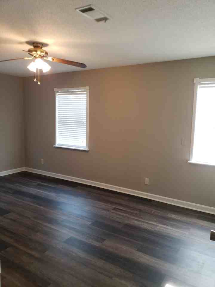 646 Lee Rd - Photo 5 of 14