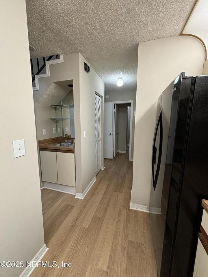 2124 Sea Hawk Dr - Photo 3 of 26